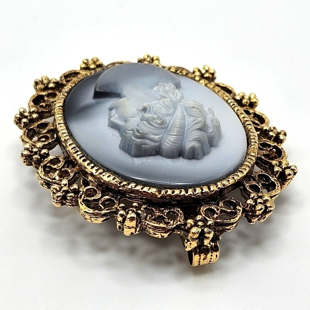 VINTAGE Cameo Carved Glass Ombre Gray Gold Tone Pendant or Brooch Pin